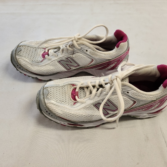 new balance 572 women pink